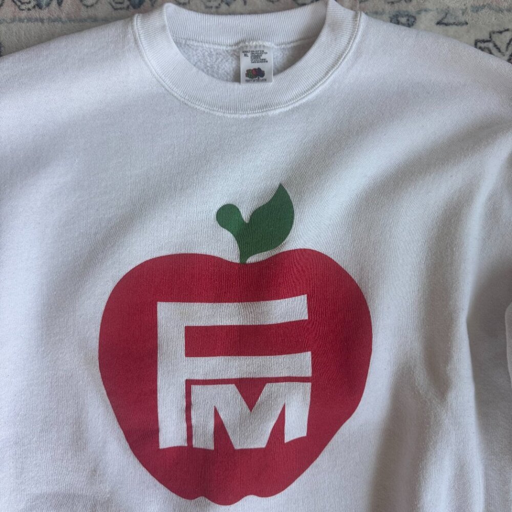 Vintage 90s White FM Apple Sweatshirt - size XLarge - Picture 2 of 4